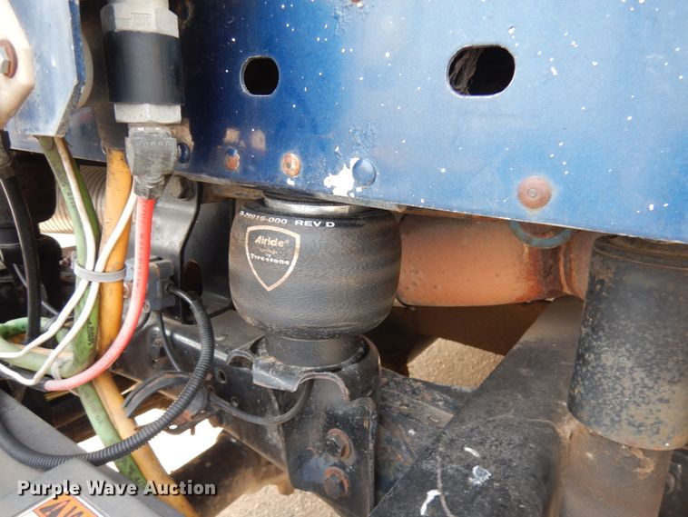 image for item JQ9318 1998 Freightliner FLC120  semi truck