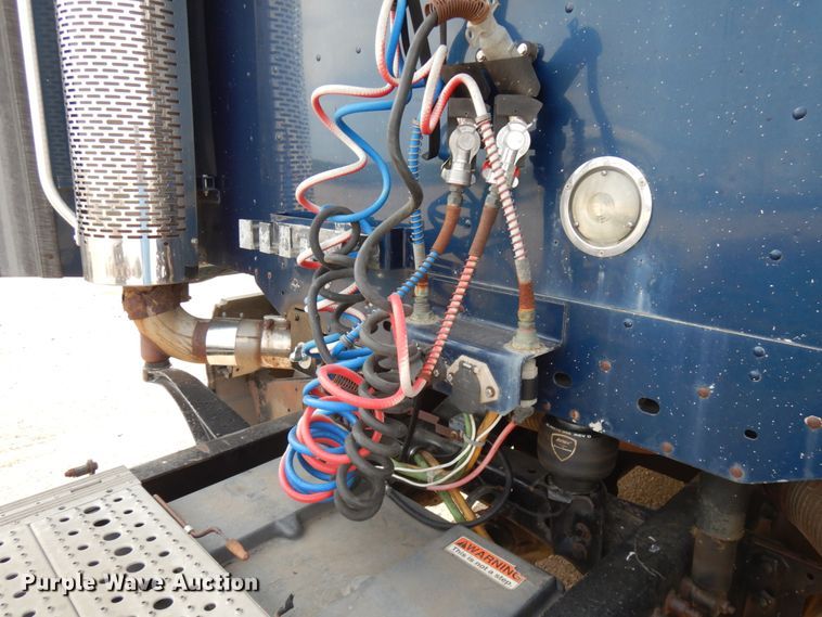 image for item JQ9318 1998 Freightliner FLC120  semi truck