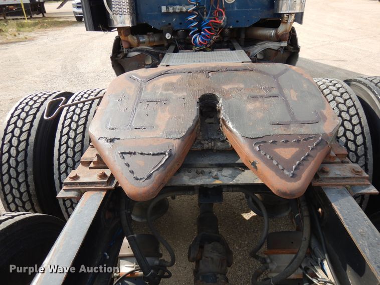 image for item JQ9318 1998 Freightliner FLC120  semi truck