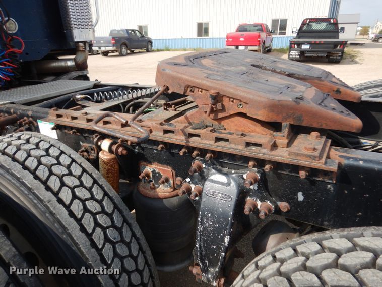 image for item JQ9318 1998 Freightliner FLC120  semi truck