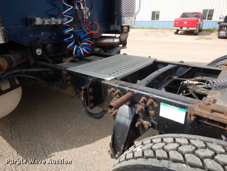 image for item JQ9318 1998 Freightliner FLC120  semi truck