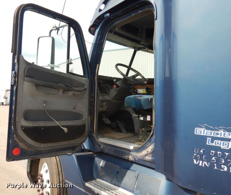 image for item JQ9318 1998 Freightliner FLC120  semi truck