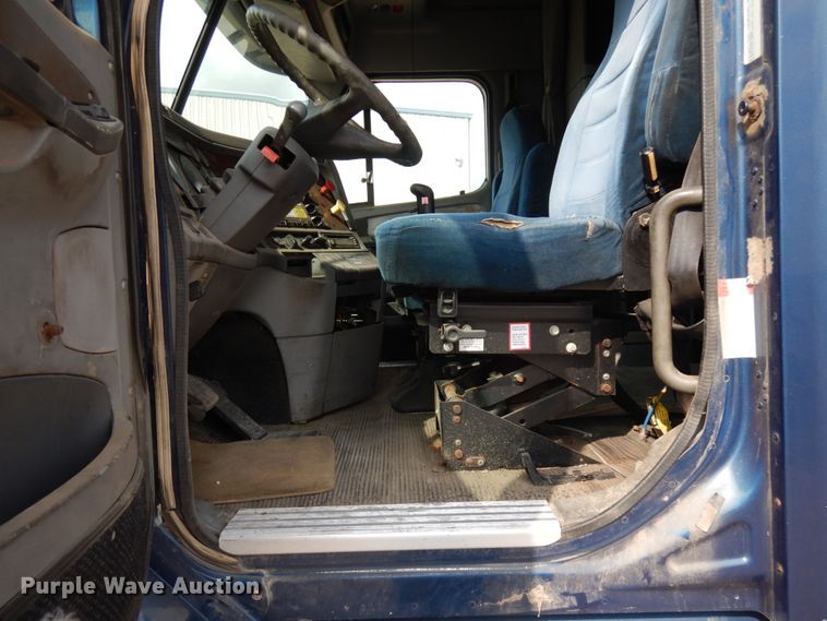 image for item JQ9318 1998 Freightliner FLC120  semi truck