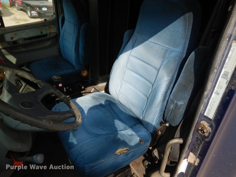 image for item JQ9318 1998 Freightliner FLC120  semi truck