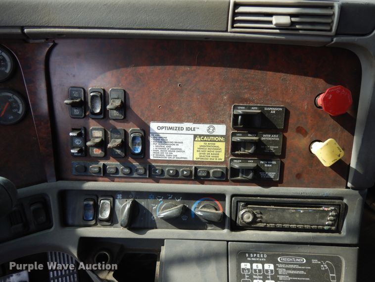 image for item JQ9318 1998 Freightliner FLC120  semi truck