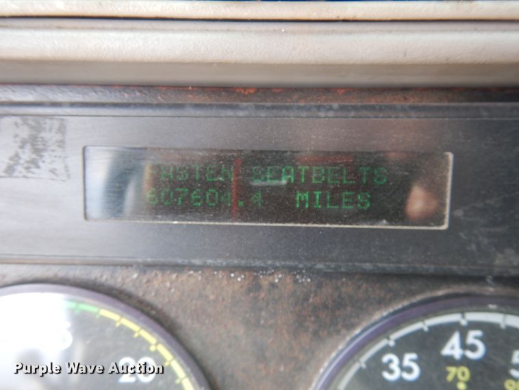 image for item JQ9318 1998 Freightliner FLC120  semi truck