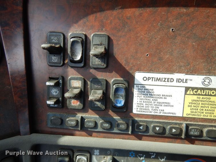 image for item JQ9318 1998 Freightliner FLC120  semi truck