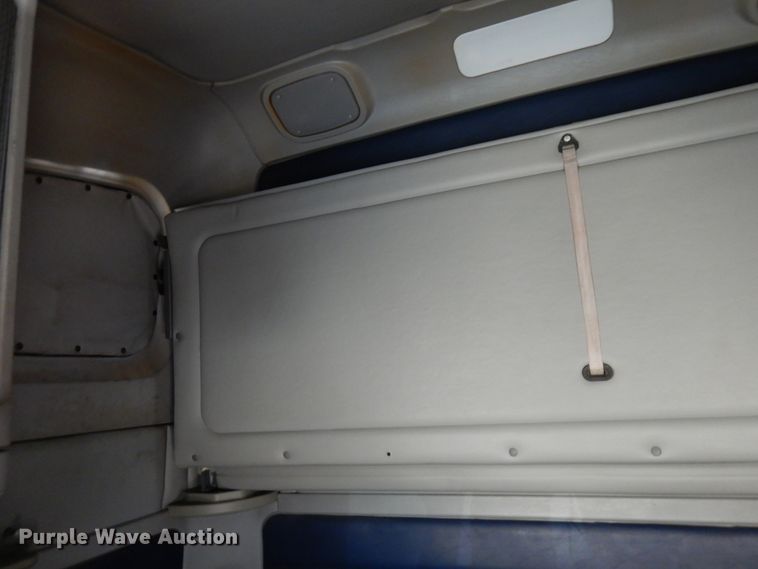 image for item JQ9318 1998 Freightliner FLC120  semi truck