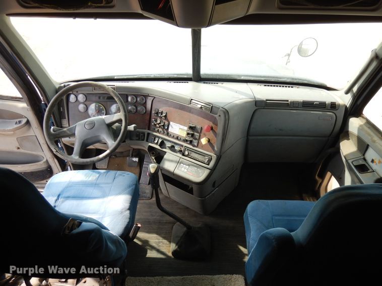 image for item JQ9318 1998 Freightliner FLC120  semi truck