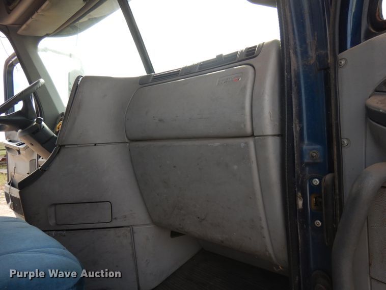 image for item JQ9318 1998 Freightliner FLC120  semi truck