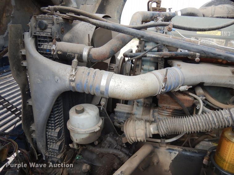 image for item JQ9318 1998 Freightliner FLC120  semi truck