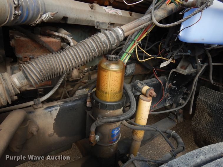 image for item JQ9318 1998 Freightliner FLC120  semi truck