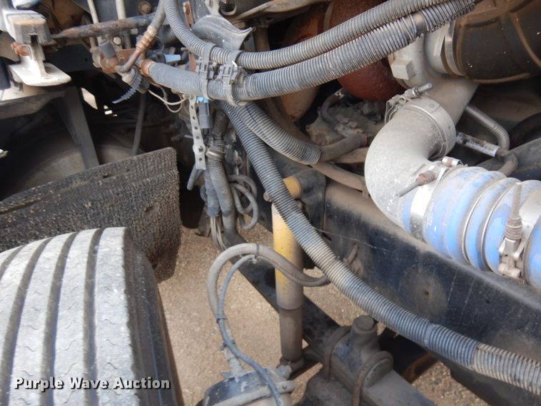 image for item JQ9318 1998 Freightliner FLC120  semi truck