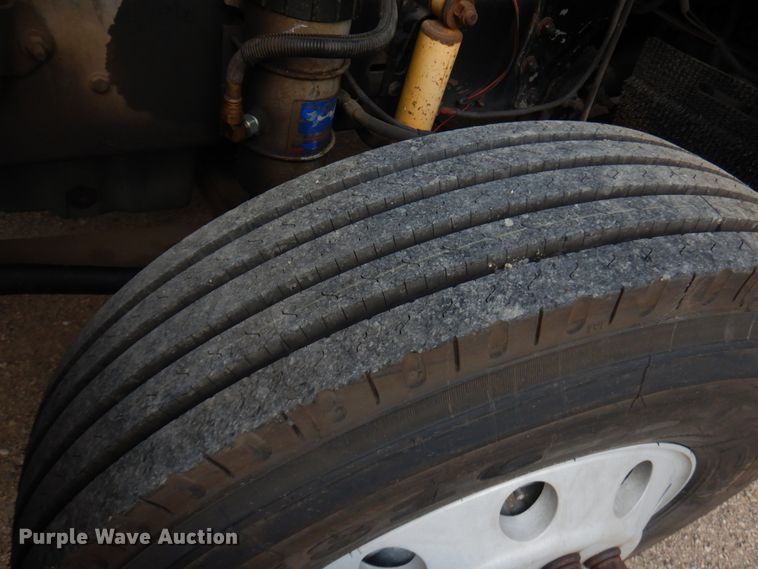 image for item JQ9318 1998 Freightliner FLC120  semi truck