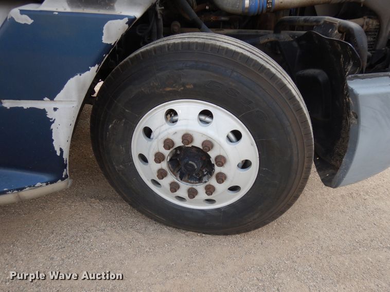 image for item JQ9318 1998 Freightliner FLC120  semi truck