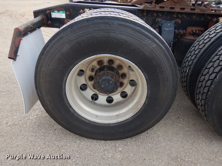 image for item JQ9318 1998 Freightliner FLC120  semi truck