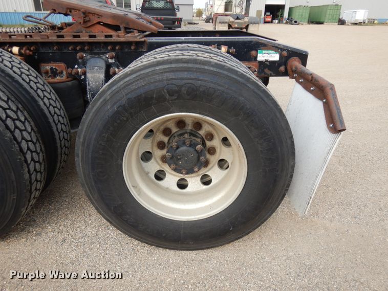 image for item JQ9318 1998 Freightliner FLC120  semi truck