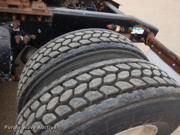 image for item JQ9318 1998 Freightliner FLC120  semi truck