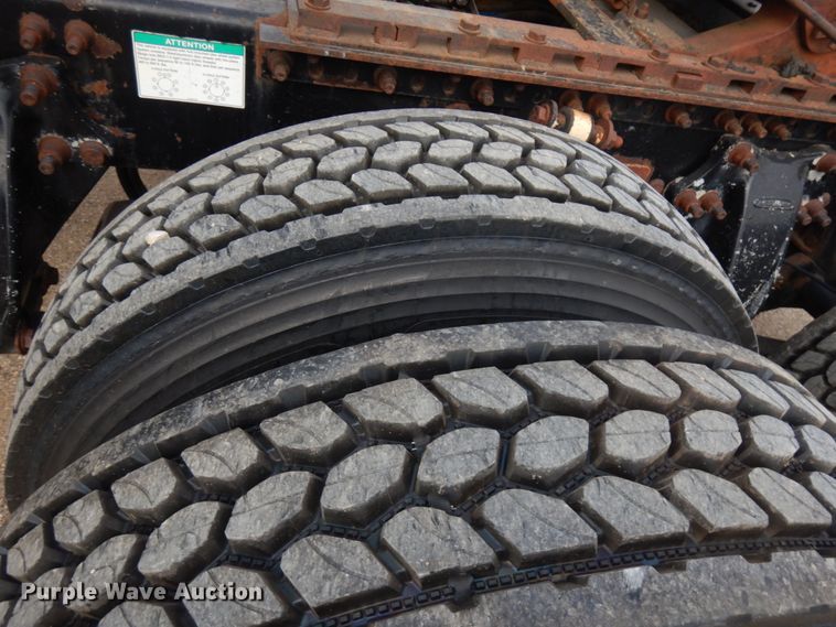 image for item JQ9318 1998 Freightliner FLC120  semi truck