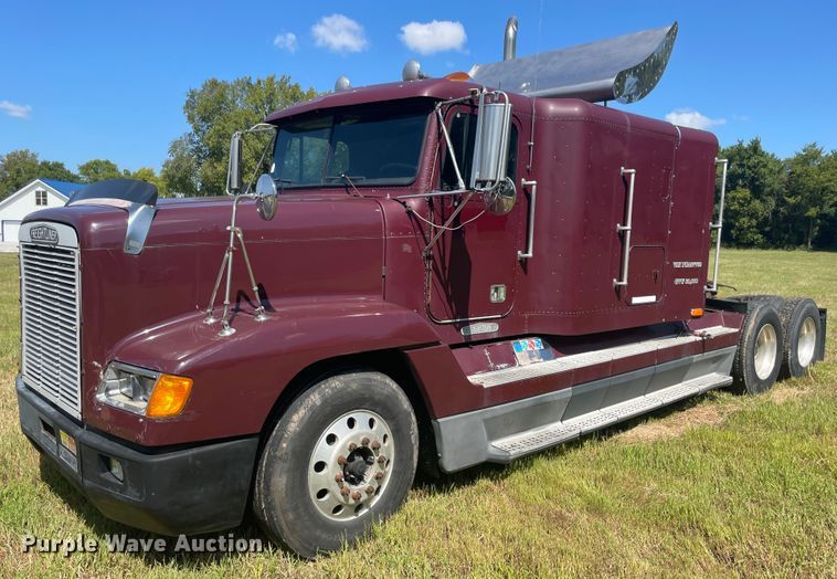 image for item JQ9559 1993 Freightliner FLD120  semi truck