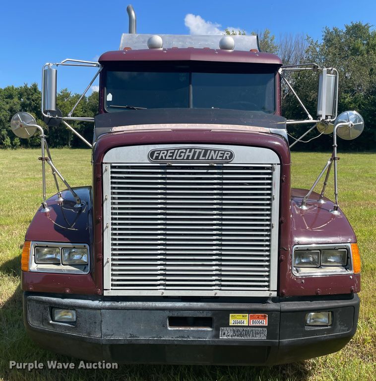 image for item JQ9559 1993 Freightliner FLD120  semi truck