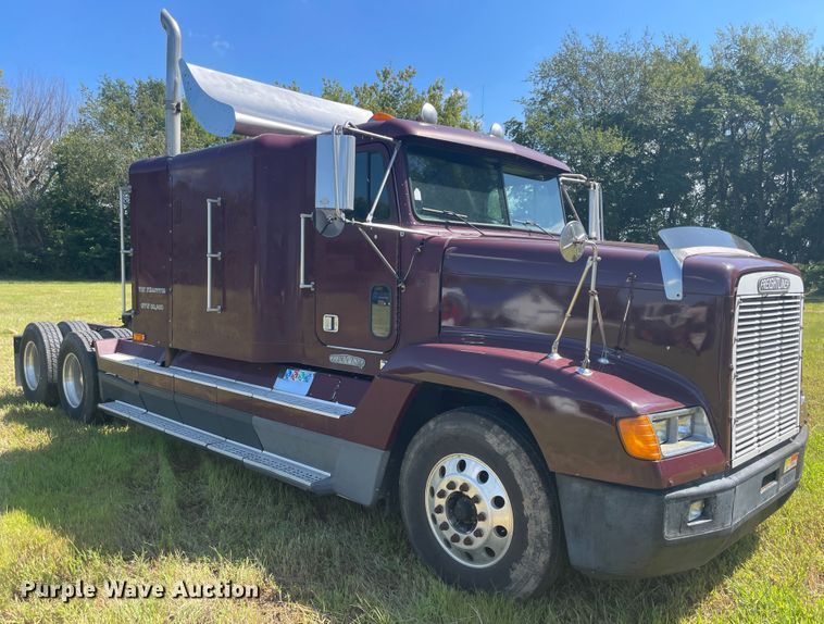 image for item JQ9559 1993 Freightliner FLD120  semi truck