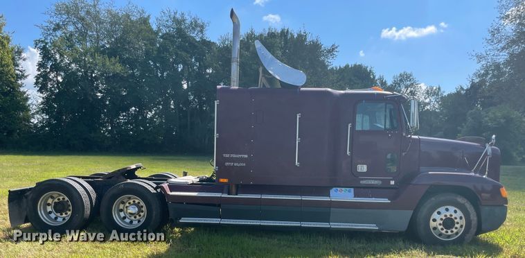 image for item JQ9559 1993 Freightliner FLD120  semi truck