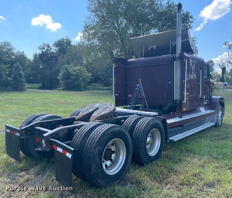 image for item JQ9559 1993 Freightliner FLD120  semi truck