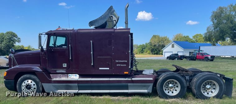 image for item JQ9559 1993 Freightliner FLD120  semi truck