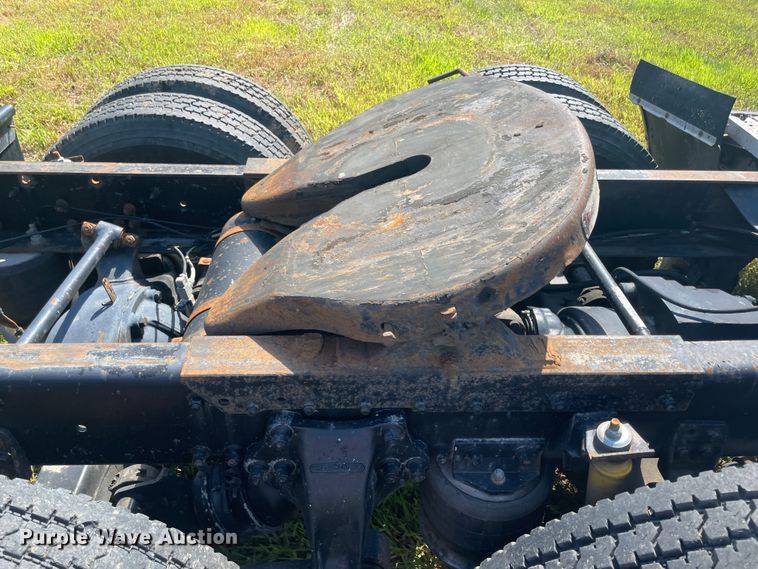 image for item JQ9559 1993 Freightliner FLD120  semi truck