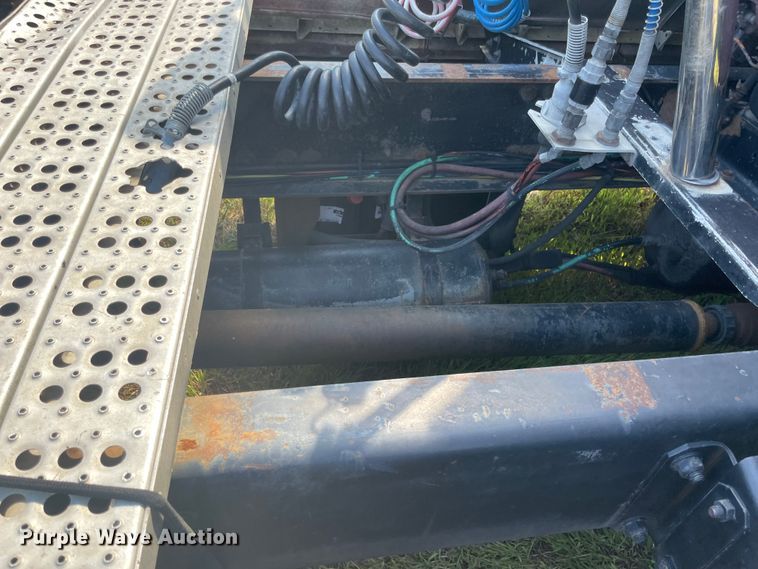 image for item JQ9559 1993 Freightliner FLD120  semi truck