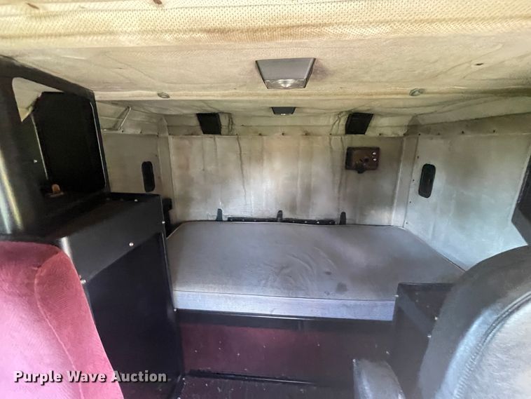 image for item JQ9559 1993 Freightliner FLD120  semi truck