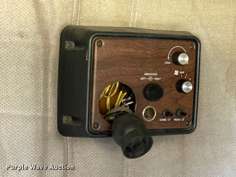 image for item JQ9559 1993 Freightliner FLD120  semi truck