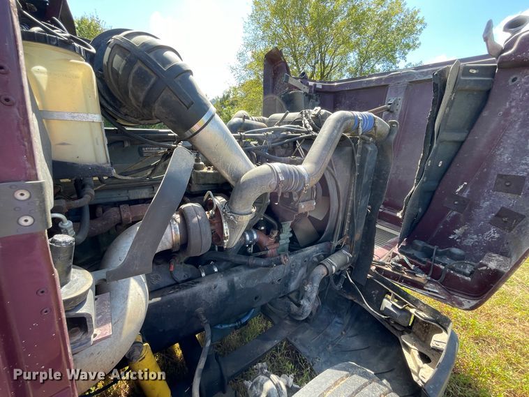 image for item JQ9559 1993 Freightliner FLD120  semi truck