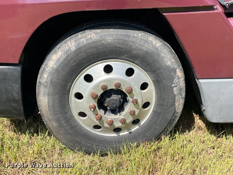 image for item JQ9559 1993 Freightliner FLD120  semi truck