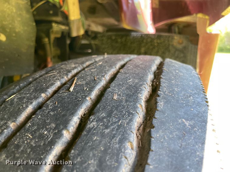 image for item JQ9559 1993 Freightliner FLD120  semi truck