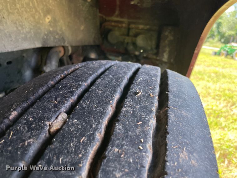 image for item JQ9559 1993 Freightliner FLD120  semi truck