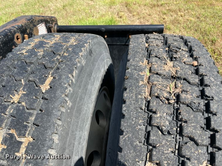 image for item JQ9559 1993 Freightliner FLD120  semi truck