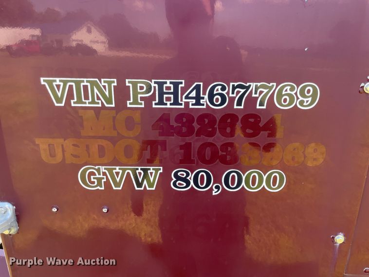 image for item JQ9559 1993 Freightliner FLD120  semi truck