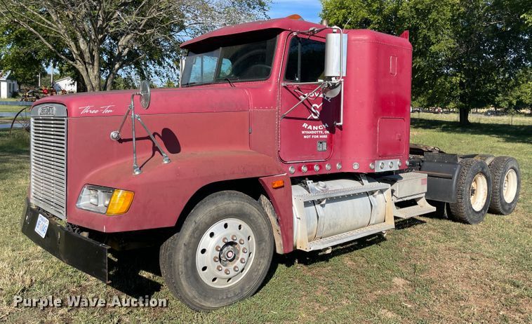 image for item JQ9564 1993 Freightliner FLD120  semi truck