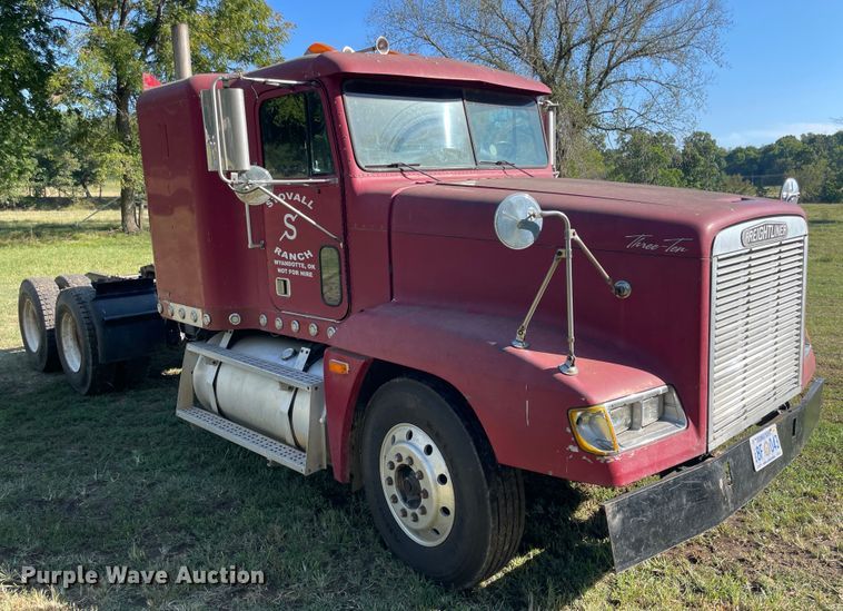 image for item JQ9564 1993 Freightliner FLD120  semi truck