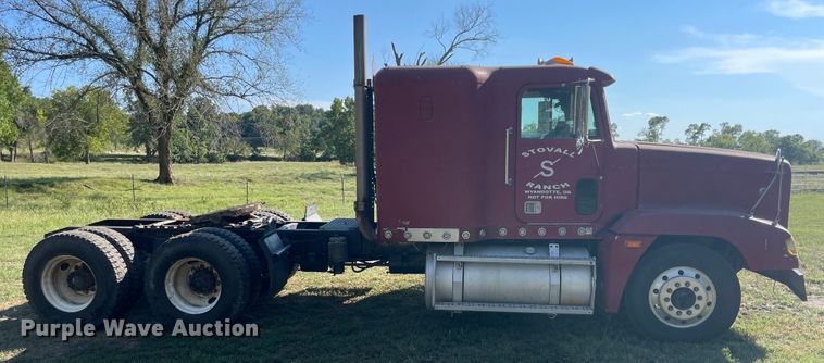 image for item JQ9564 1993 Freightliner FLD120  semi truck