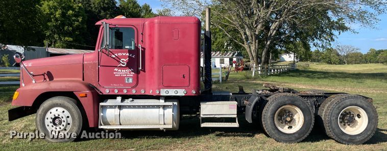 image for item JQ9564 1993 Freightliner FLD120  semi truck