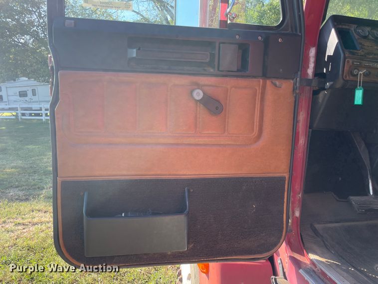 image for item JQ9564 1993 Freightliner FLD120  semi truck