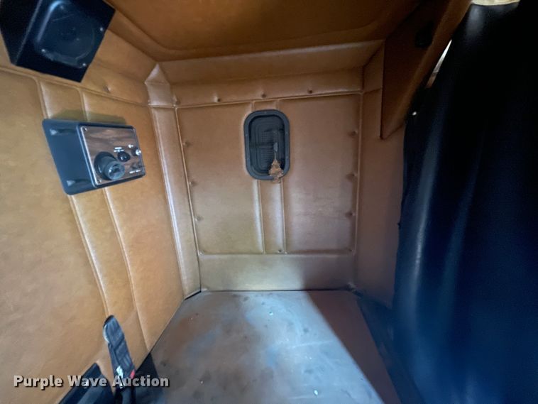 image for item JQ9564 1993 Freightliner FLD120  semi truck