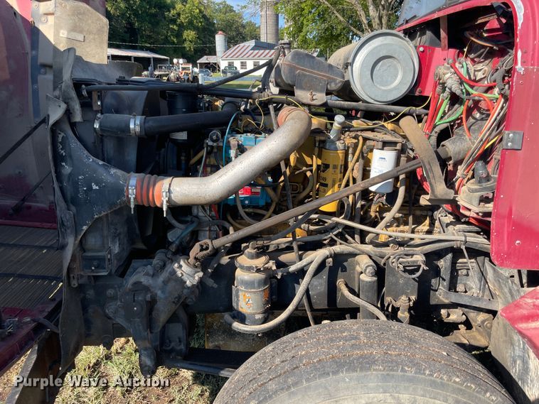 image for item JQ9564 1993 Freightliner FLD120  semi truck