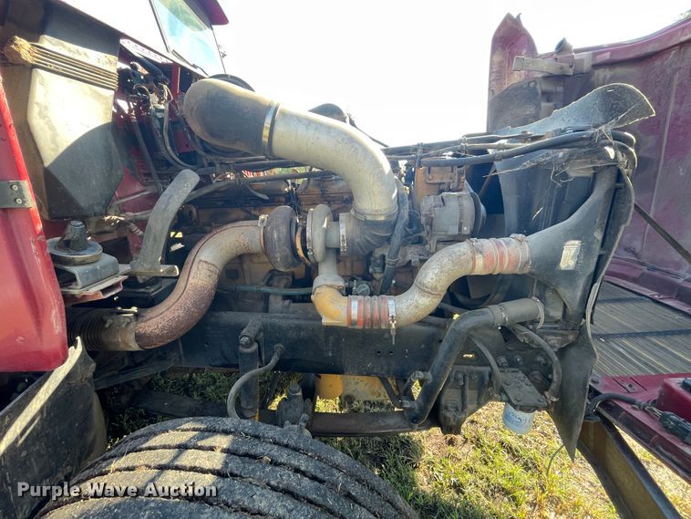 image for item JQ9564 1993 Freightliner FLD120  semi truck