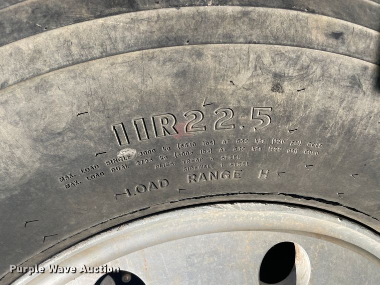 image for item JQ9564 1993 Freightliner FLD120  semi truck