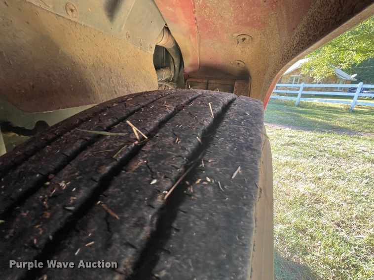 image for item JQ9564 1993 Freightliner FLD120  semi truck