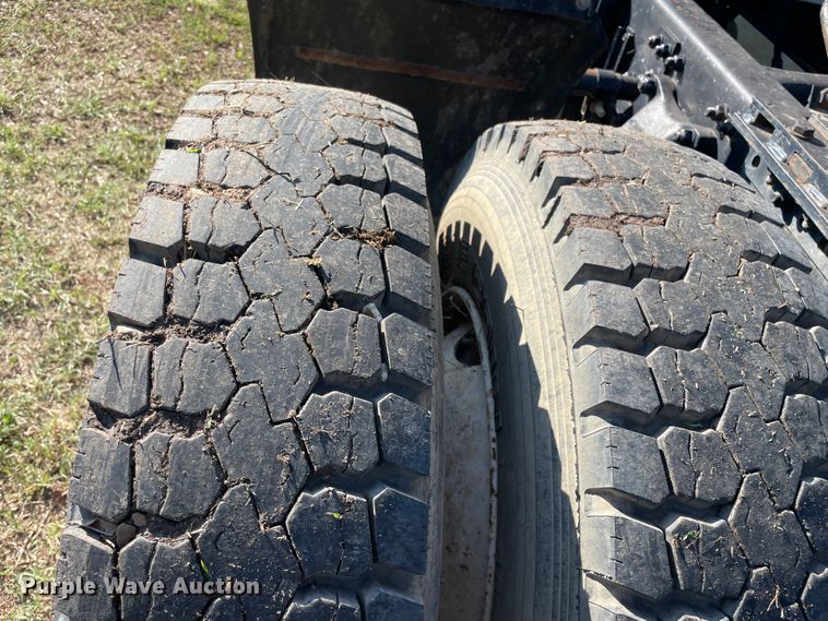 image for item JQ9564 1993 Freightliner FLD120  semi truck